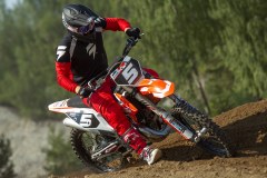 MOTO-3302_1600x1015