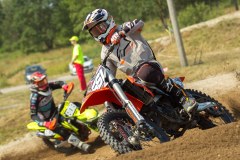 MOTO-3358_1600x1012