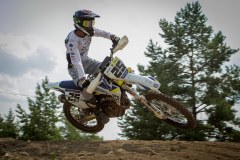 MOTO-3697_1600x1049