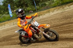 MOTO-3809_1600x1067