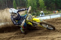 MOTO-6435_1600x1067